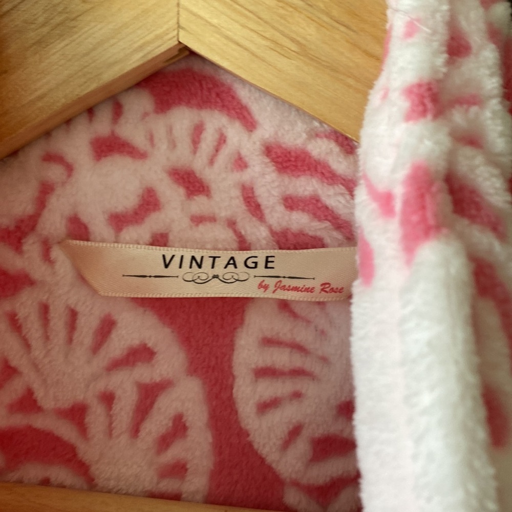 NEW Bathrobe - XL.  Gorgeous and ultra comfy !​​ - Picture 3 of 6